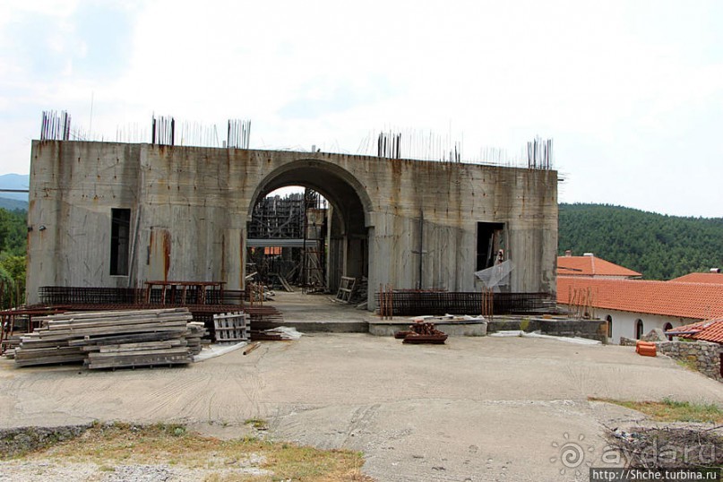 Сидирокастро, затерявшийся в горах. Монастырь Кирику и Иулии