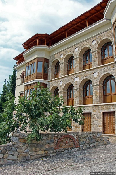 Сидирокастро, затерявшийся в горах. Монастырь Кирику и Иулии