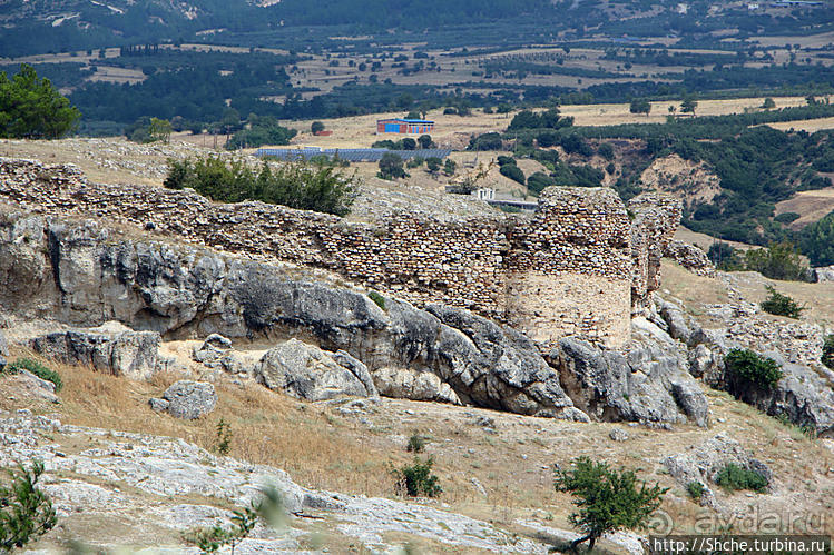 Сидирокастро, затерявшийся в горах. Монастырь Кирику и Иулии