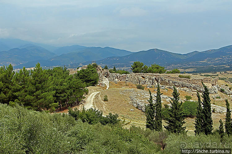 Сидирокастро, затерявшийся в горах. Монастырь Кирику и Иулии