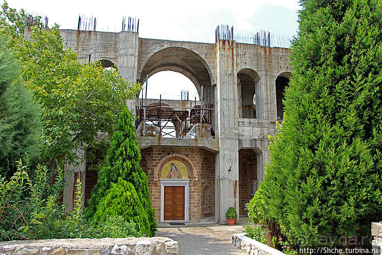 Сидирокастро, затерявшийся в горах. Монастырь Кирику и Иулии