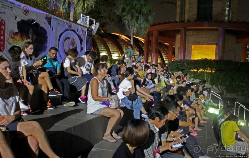 Уникальное свето-музыкальное шоу 60-тонных конструкций