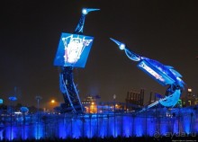 Уникальное свето-музыкальное шоу 60-тонных конструкций