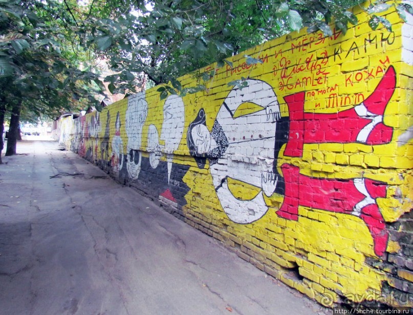 Гоголь живет на Гоголя! И такое бывает граффити