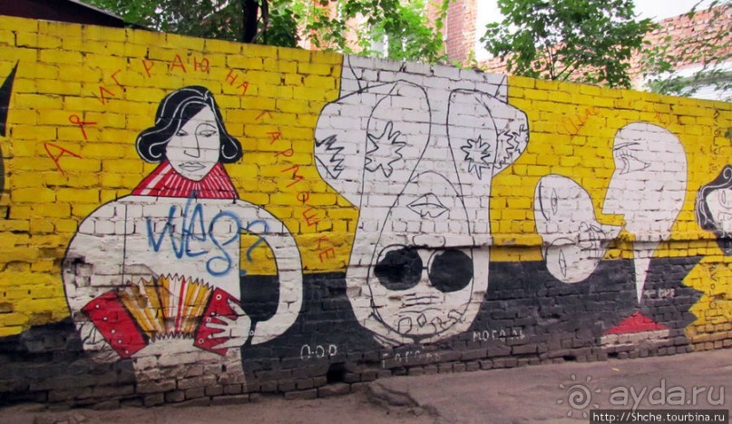 Гоголь живет на Гоголя! И такое бывает граффити