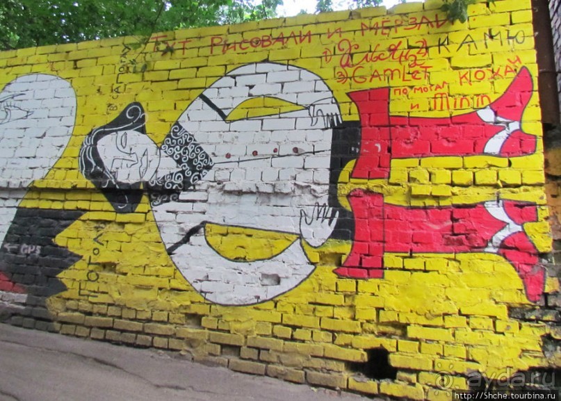 Гоголь живет на Гоголя! И такое бывает граффити