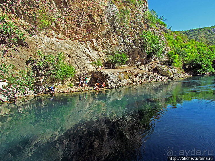 Источник Буна — один из крупнейших и красивейших в Европе