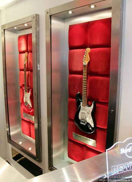 Магазин культовой сети "Hard Rock cafe"