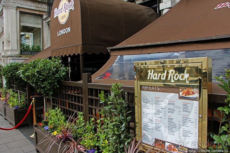 Магазин культовой сети "Hard Rock cafe"