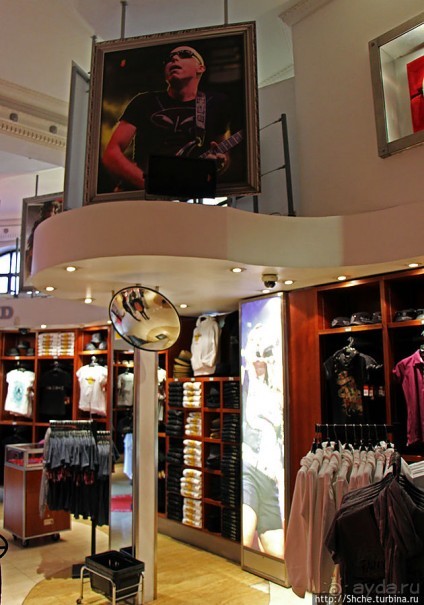 Магазин культовой сети "Hard Rock cafe"