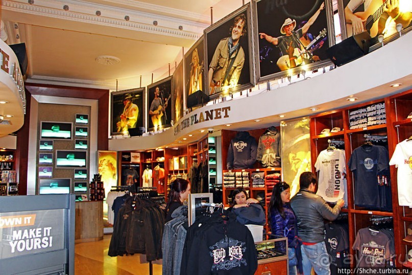 Магазин культовой сети "Hard Rock cafe"