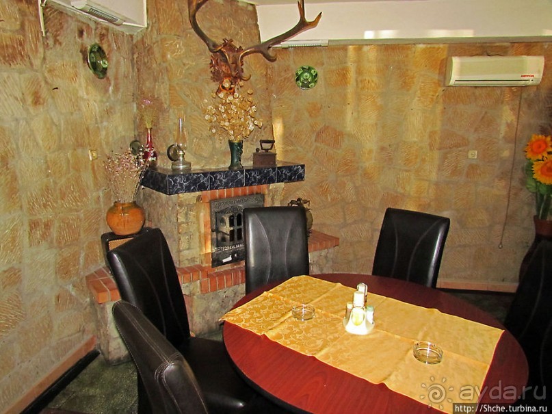 Колоритный румынский ресторан на трассе 24