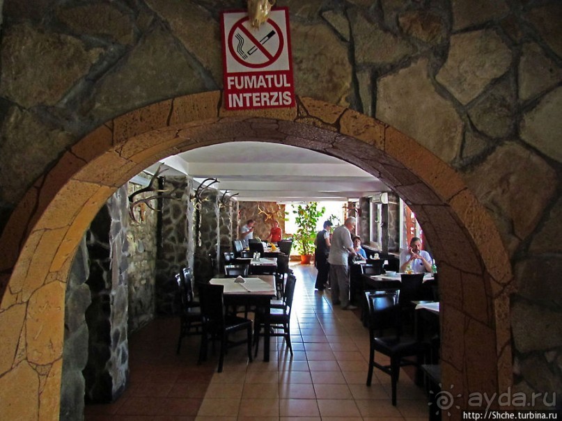 Колоритный румынский ресторан на трассе 24