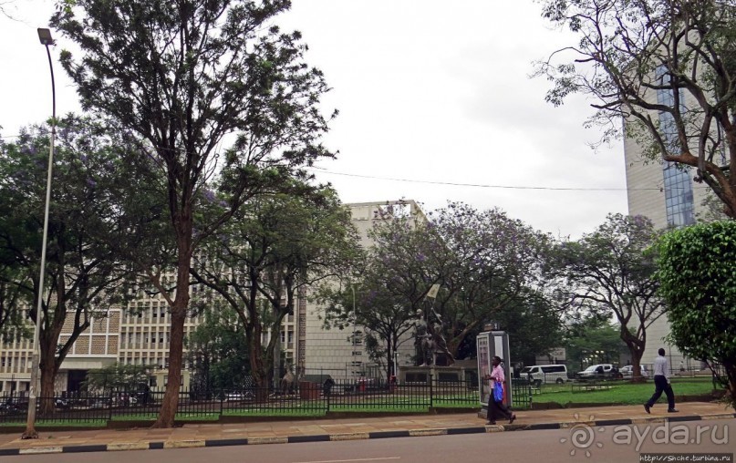 Кампала — столица демократической республики и королевства