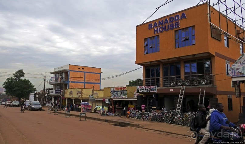 Кампала — столица демократической республики и королевства