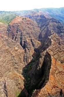На вертолете над Кауаи. Этап 2. Великолепный каньон Ваймеа