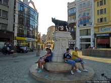 Исторический центр Бухареста — банк, музеи, кафешки...