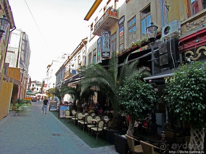 Исторический центр Бухареста — банк, музеи, кафешки...