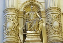 Исторический центр Бухареста — банк, музеи, кафешки...