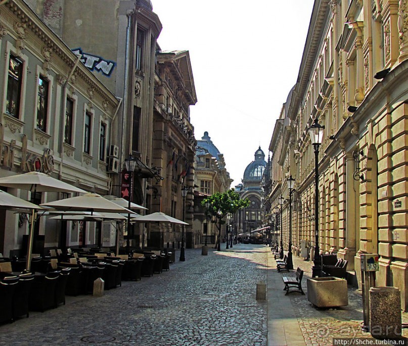 Исторический центр Бухареста — банк, музеи, кафешки...