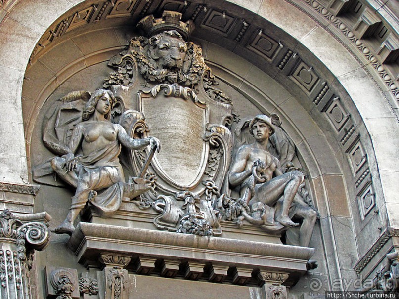 Исторический центр Бухареста — банк, музеи, кафешки...