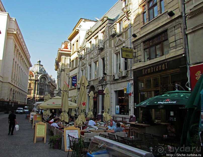 Исторический центр Бухареста — банк, музеи, кафешки...