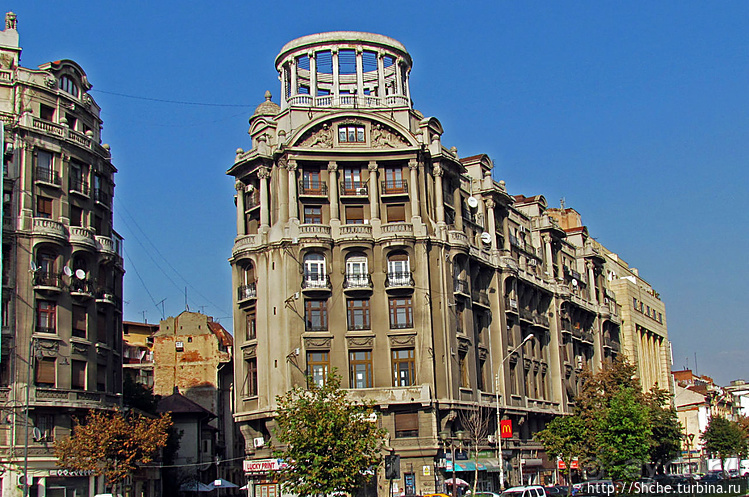 Исторический центр Бухареста — банк, музеи, кафешки...