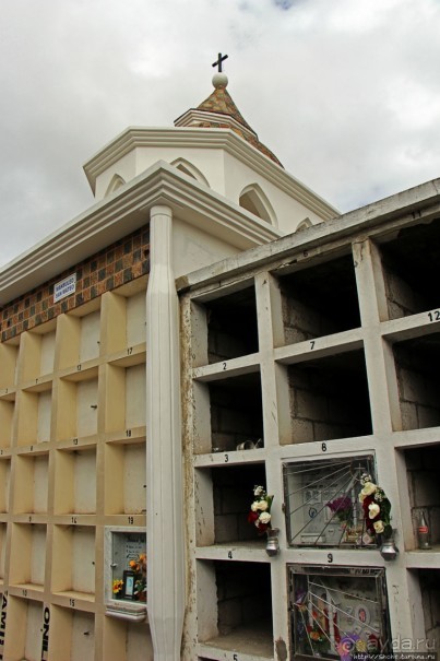 Камеры для хранения усопших, или захоронения по-эквадорски