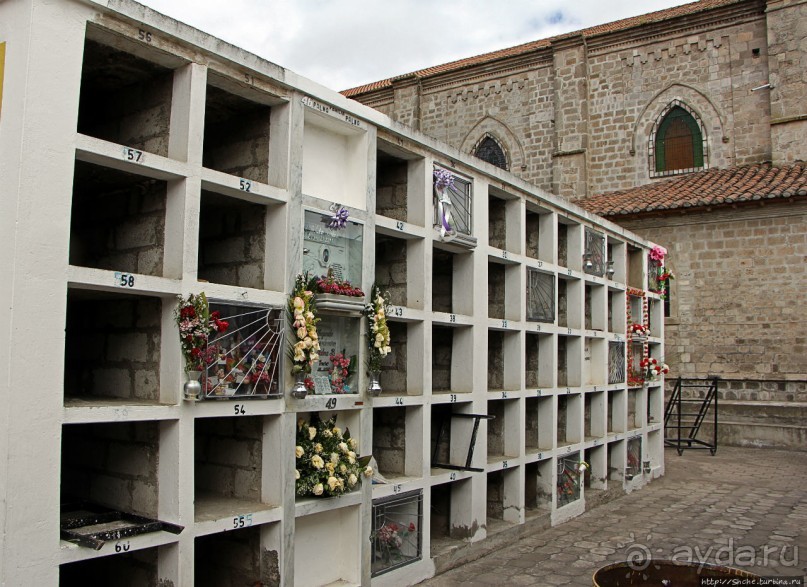 Камеры для хранения усопших, или захоронения по-эквадорски