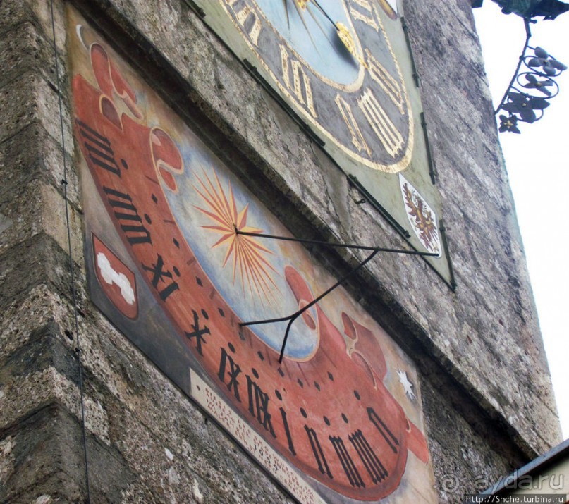 Украшения Инсбрука: мозаика, роспись, лепка