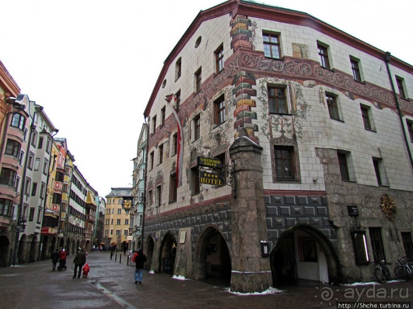 Украшения Инсбрука: мозаика, роспись, лепка