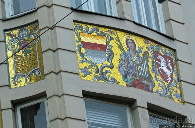 Украшения Инсбрука: мозаика, роспись, лепка