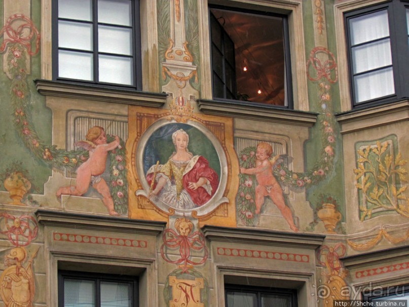 Украшения Инсбрука: мозаика, роспись, лепка