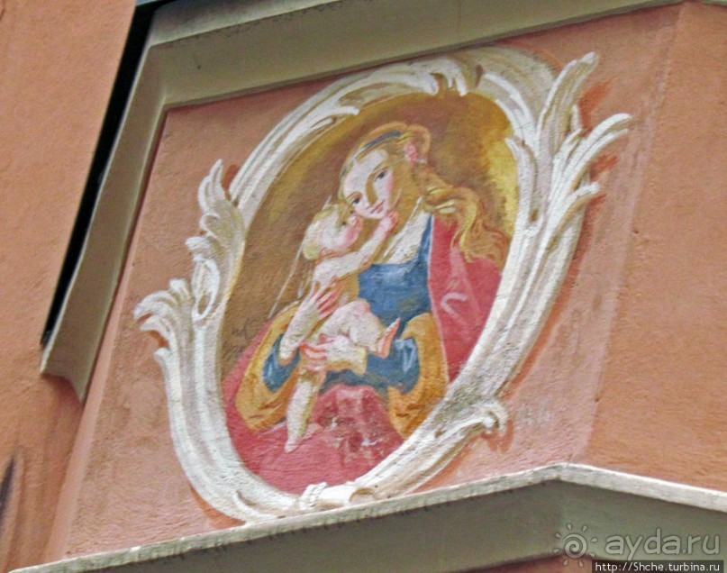 Украшения Инсбрука: мозаика, роспись, лепка