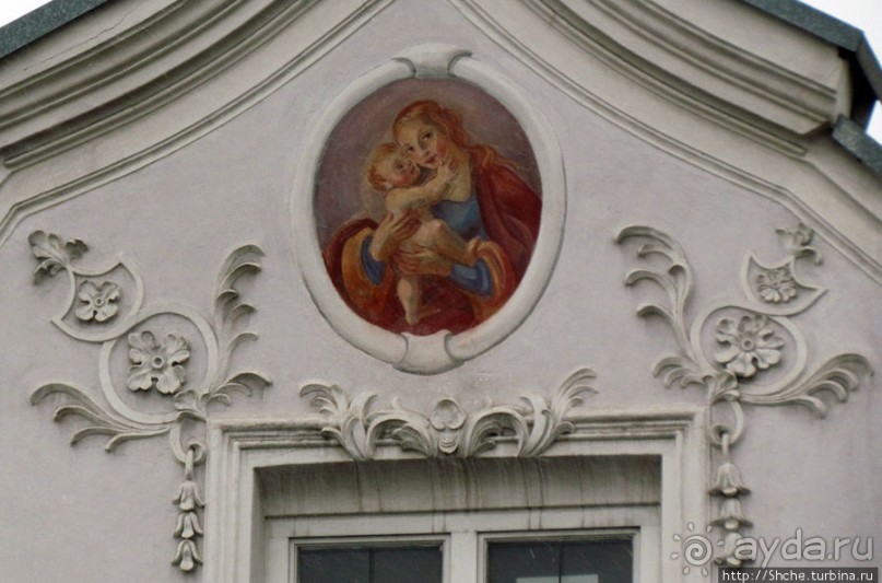 Украшения Инсбрука: мозаика, роспись, лепка