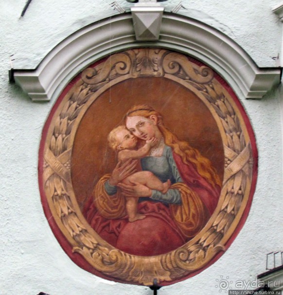 Украшения Инсбрука: мозаика, роспись, лепка