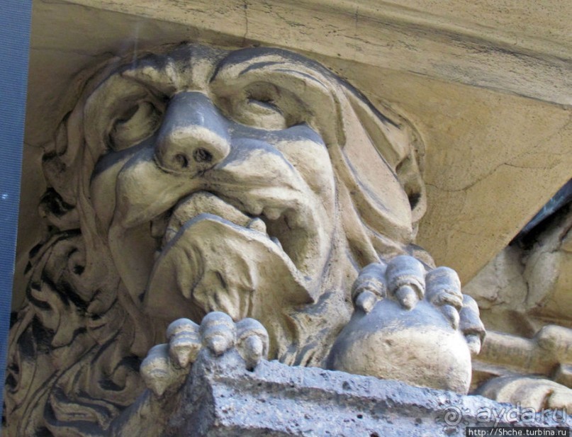 Украшения Инсбрука: мозаика, роспись, лепка