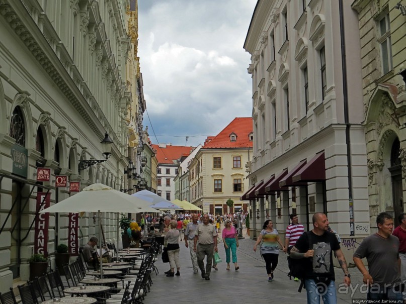 Братиславкие картинки: пешеходная зона старого города