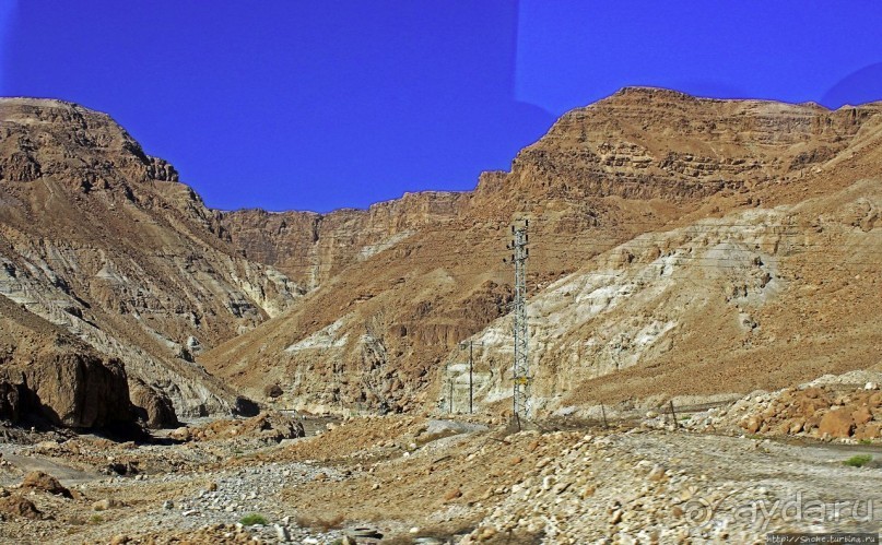 Если выглянуть в окошко, там Израиля немножко