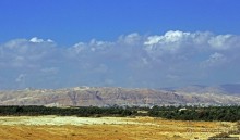 Если выглянуть в окошко, там Израиля немножко