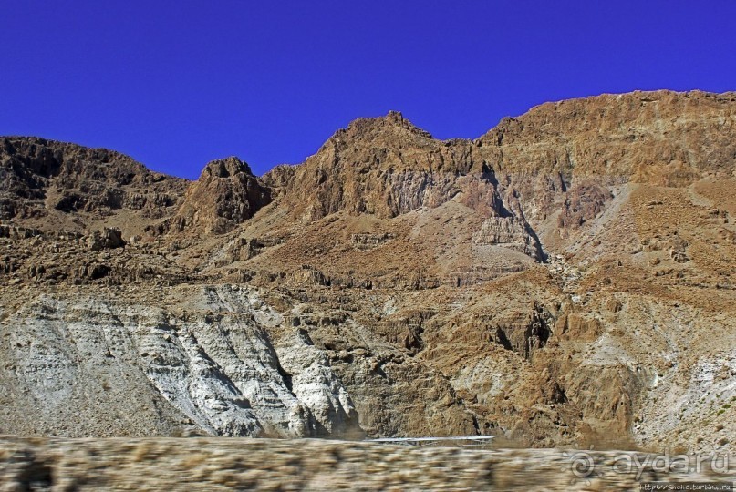 Если выглянуть в окошко, там Израиля немножко