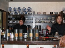 Кафе в старом стиле с магазином антикварных вещей