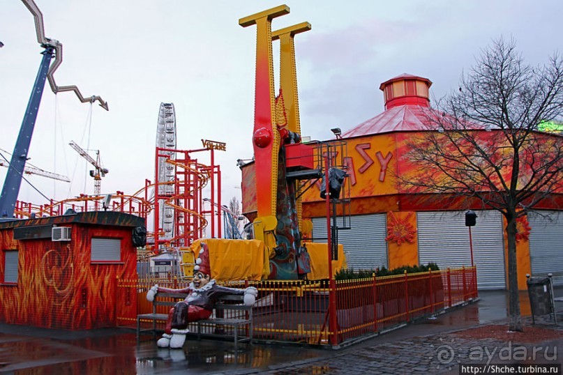 "Спят усталые качельки, горки спят..." Парк Пратер зимой