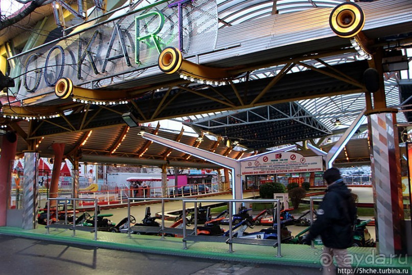 "Спят усталые качельки, горки спят..." Парк Пратер зимой