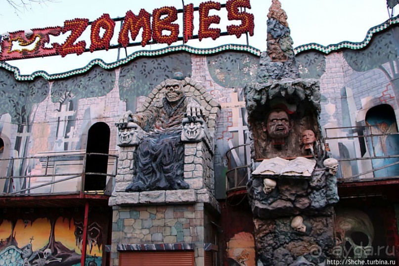 "Спят усталые качельки, горки спят..." Парк Пратер зимой