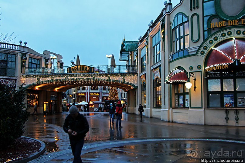 "Спят усталые качельки, горки спят..." Парк Пратер зимой