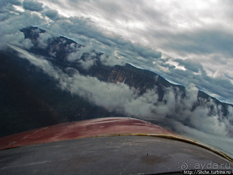 Осмотр водопада Анхель и гор нац. парка Канайма с самолета