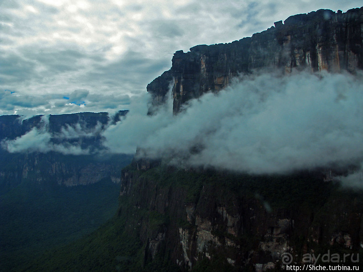 Осмотр водопада Анхель и гор нац. парка Канайма с самолета
