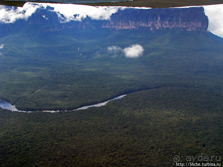 Осмотр водопада Анхель и гор нац. парка Канайма с самолета