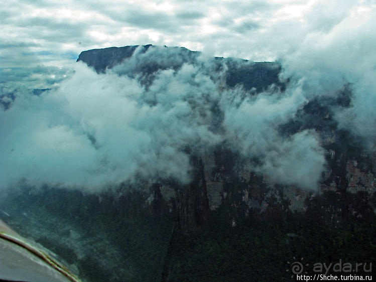 Осмотр водопада Анхель и гор нац. парка Канайма с самолета